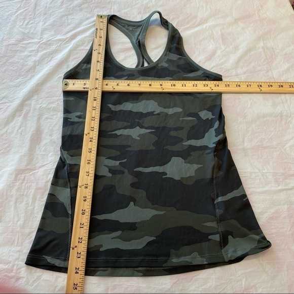 Athleta Limitless Camo Olive Keyhole Tank size XS - Picture 6 of 7